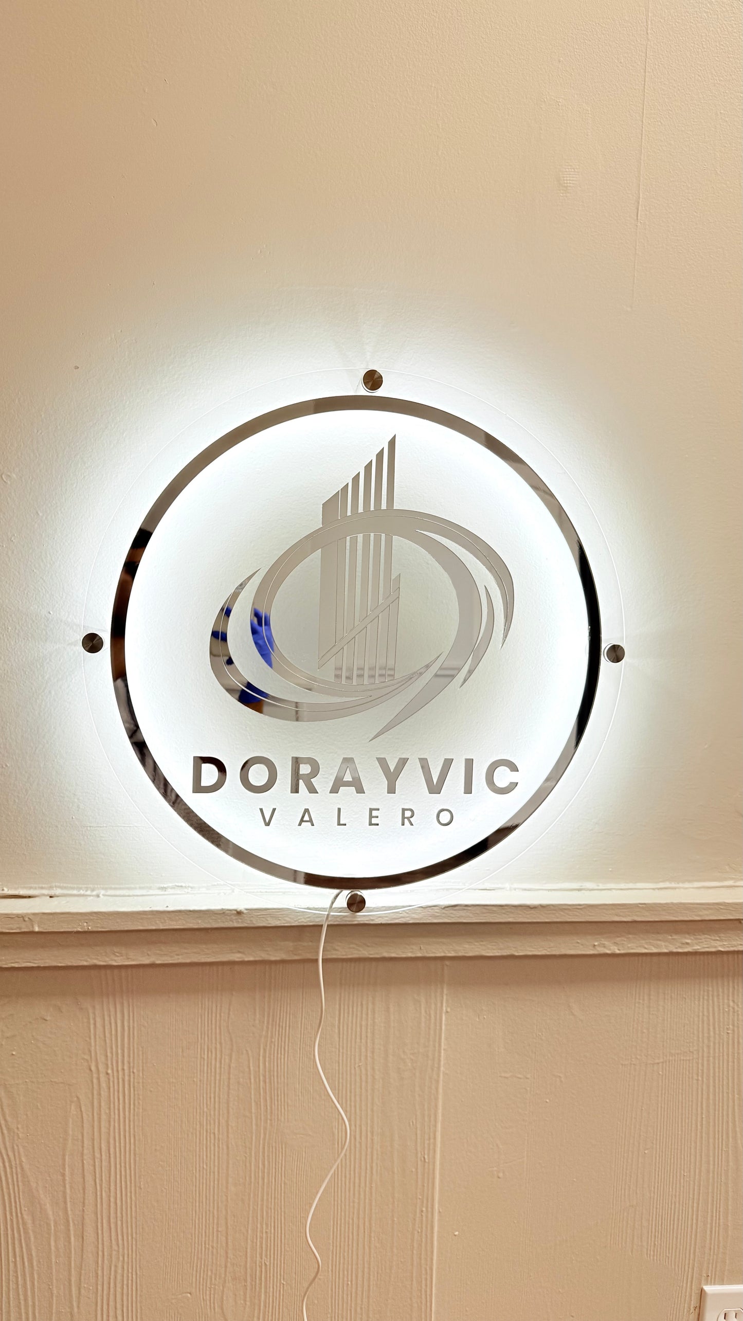 Logo en Acrílico | Base Geométrica